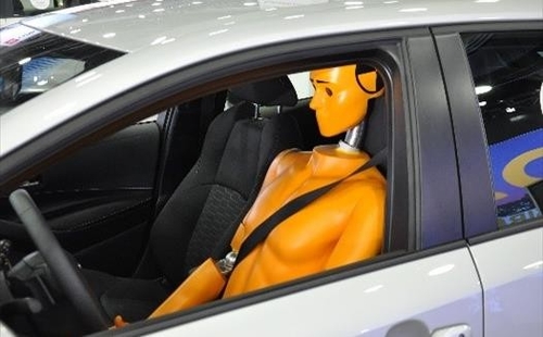 最新の会社の事例について SABIC SOLUTIONS FOR AUTOMOTIVE:クラッシュと安全について
